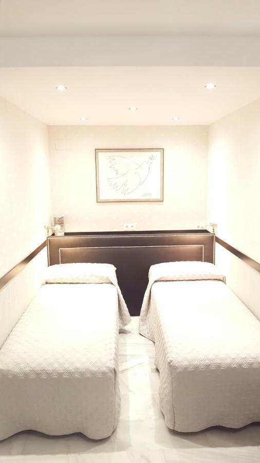 Malagueta Playa 11 Apartment Malaga Bagian luar foto