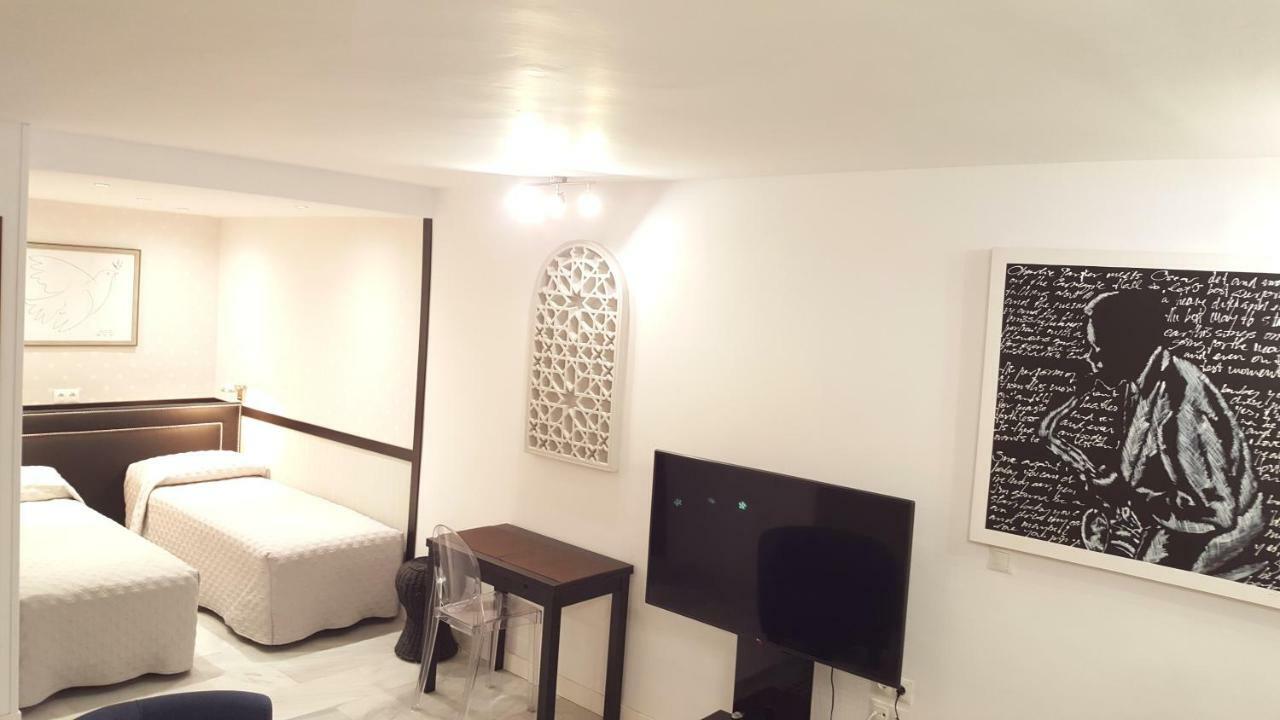Malagueta Playa 11 Apartment Malaga Bagian luar foto